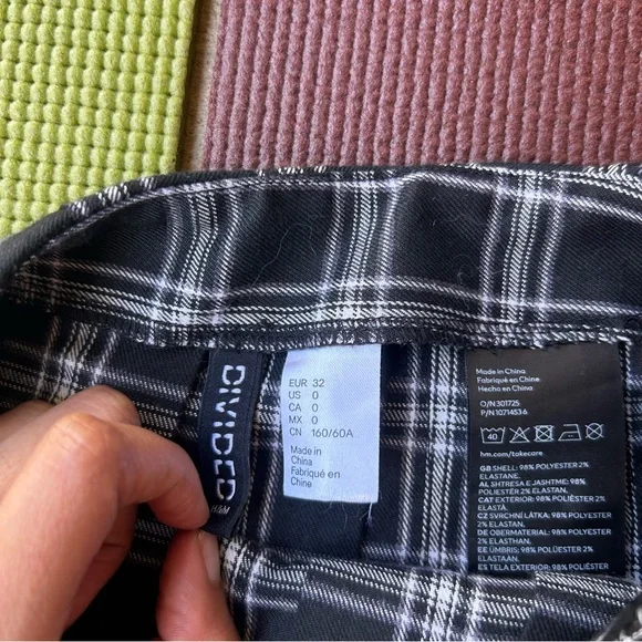 Black Plaid Tennis Skirt - Picture 3 of 4